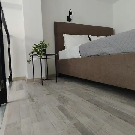 Gatos Village Luxurious & Lofts דירה